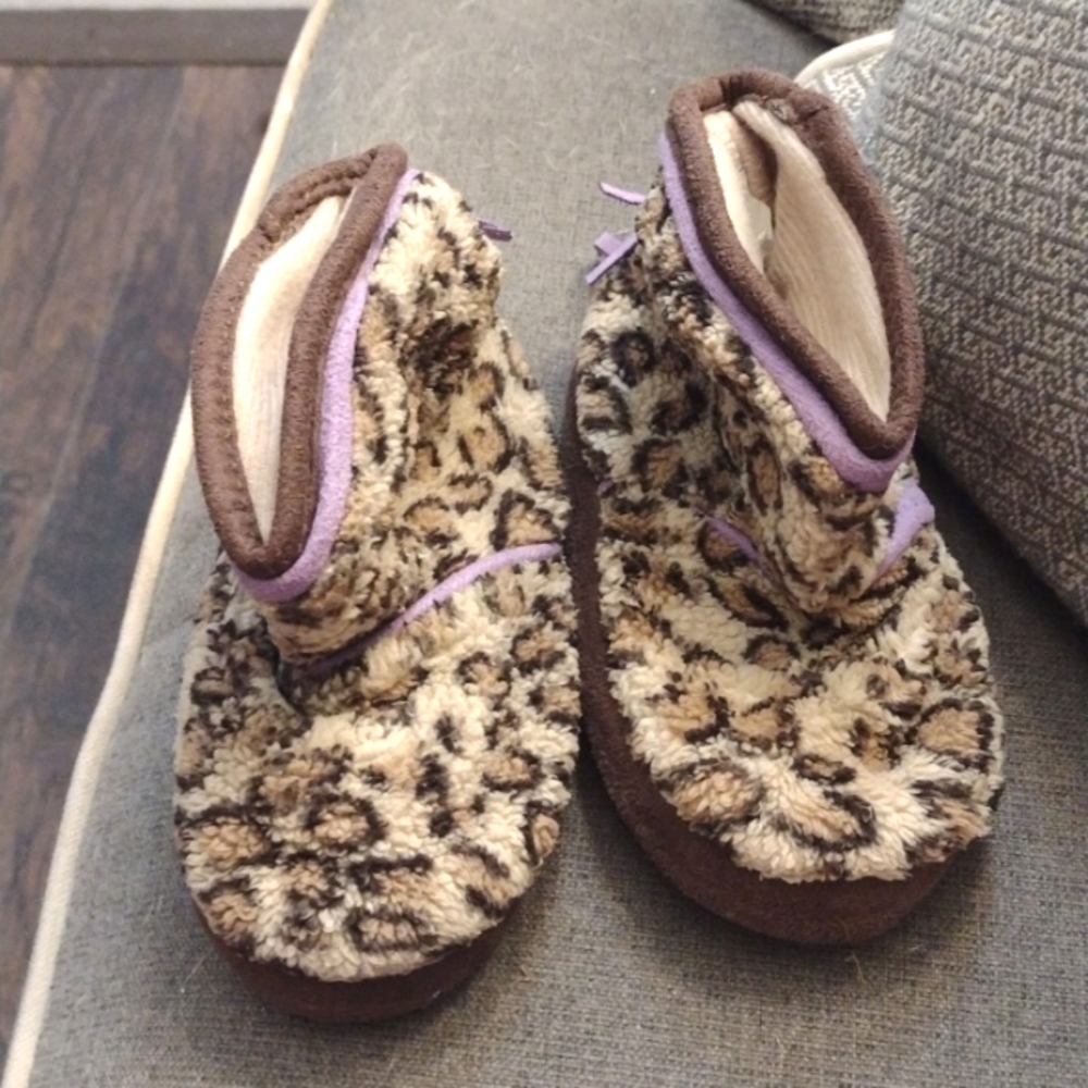 Girls Boot slippers size S (5-6)